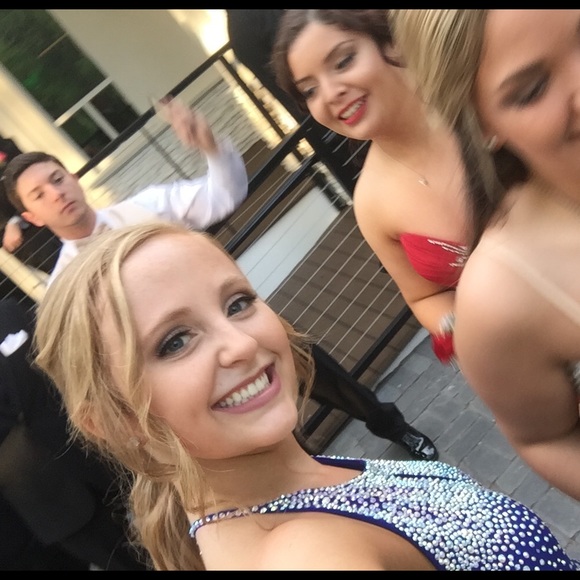 Profile Picture of Julia Bean (@juliabean12) on Poshmark