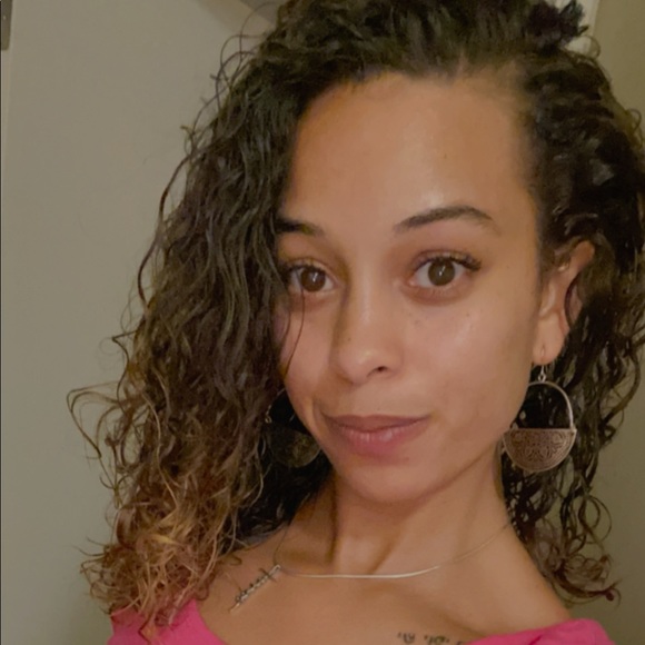 Brianna Levismith - Poshmark Profile Picture of Brianna Levismith (@briannamichaela) on Poshmark