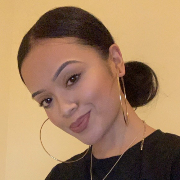 Profile Picture of Audrey Panjaitan (@audreypanj) on Poshmark