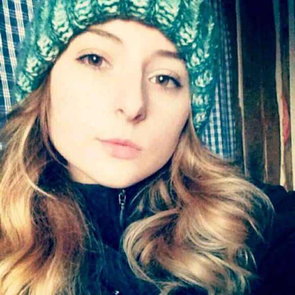 Profile Picture of Liza Lomanova (@liznova123) on Poshmark