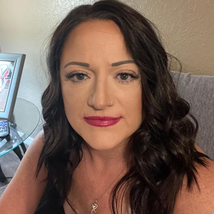 Profile Picture of Robin Beeson (@robinlb75) on Tiktok