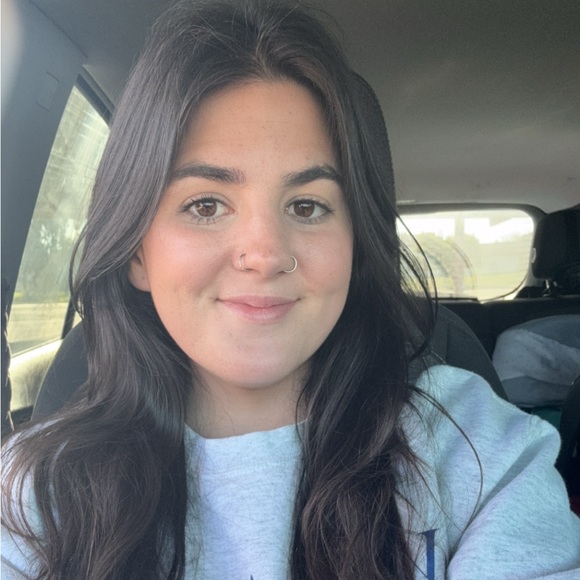 Profile Picture of Brooke Ebertowski (@bbinau) on Poshmark