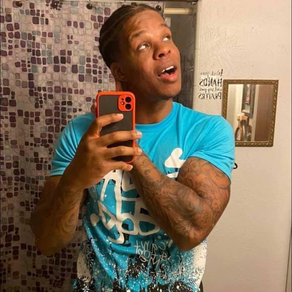 Profile Picture of Dontrell Thomas (@dontrell_thomas) on Poshmark