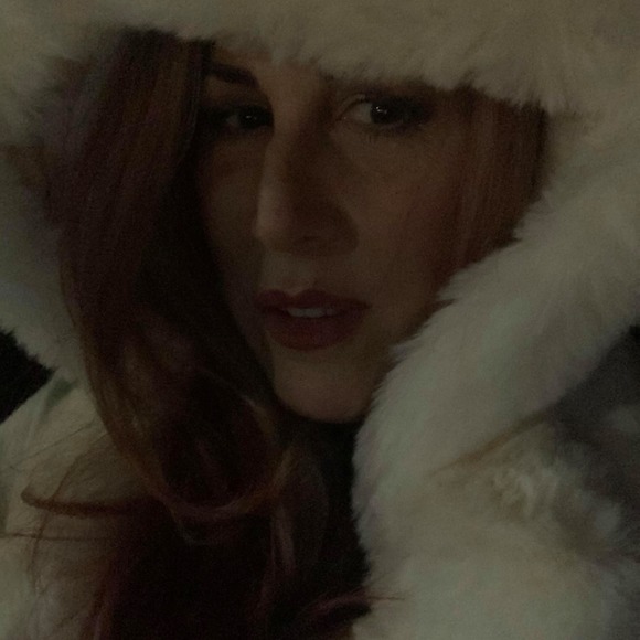 Profile Picture of Karen Bennett-clark (@karenbennett) on Poshmark