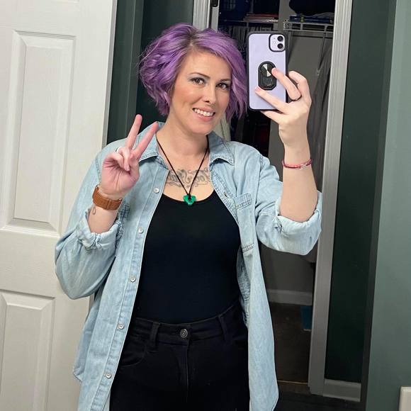 Profile Picture of Crystal Worrall (@crystalworrall) on Poshmark