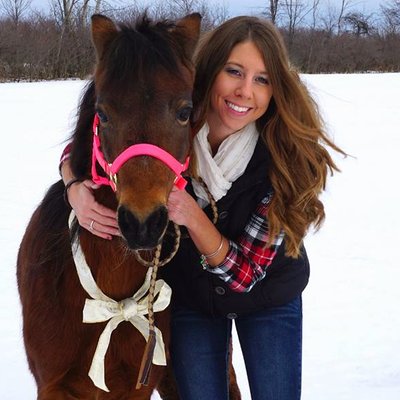 Profile Picture of Stephanie Andring (@SimonSez015) on Twitter