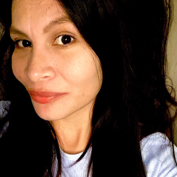 Profile Picture of Rosa Vasquez (@roseelena34) on Poshmark