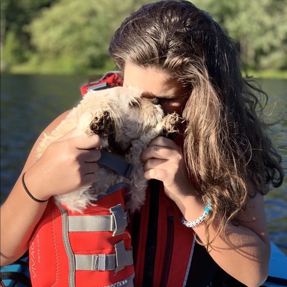 Profile Picture of Olivia Dworetsky (@oliviadworetsky) on Poshmark