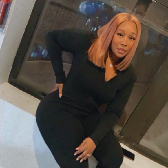 Profile Picture of Ayesha Marrow (@ayeshamarrow) on Poshmark