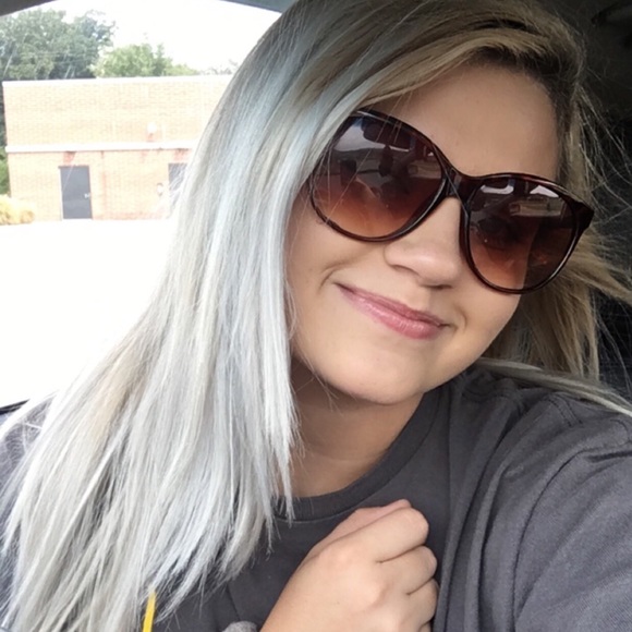 Brianna Lindsey - Poshmark Profile Picture of Brianna Lindsey (@briannan_2002) on Poshmark