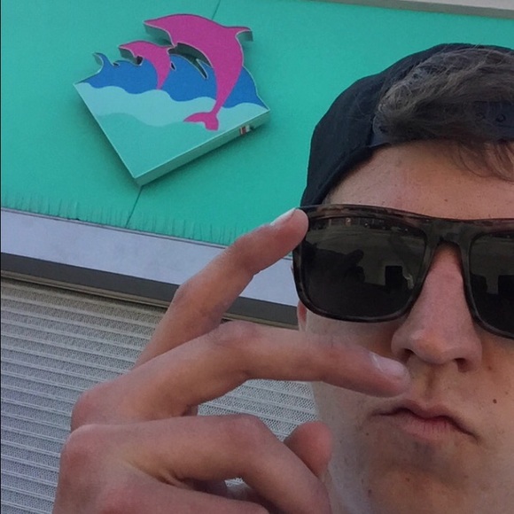 Profile Picture of Scott Wendt (@scottwendt) on Poshmark