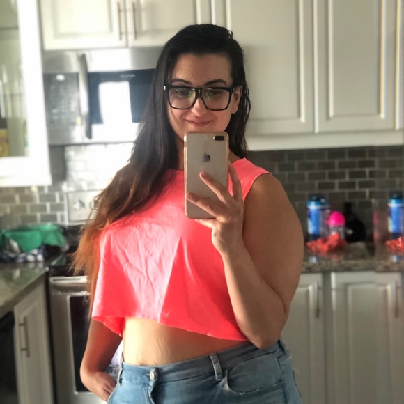 Profile Picture of Cristina Duarte (@cduarte2019) on Poshmark