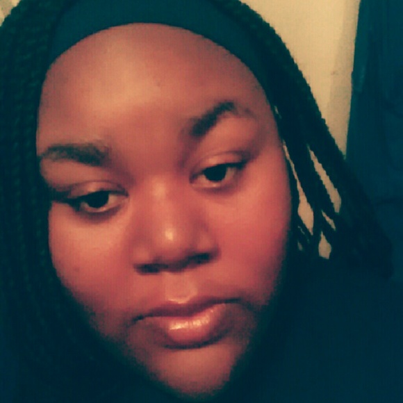 Profile Picture of Georgianna Lawrence (@annabooona) on Poshmark