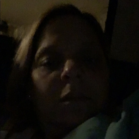 Profile Picture of Samantha Ruzynski (@sruzynski) on Poshmark