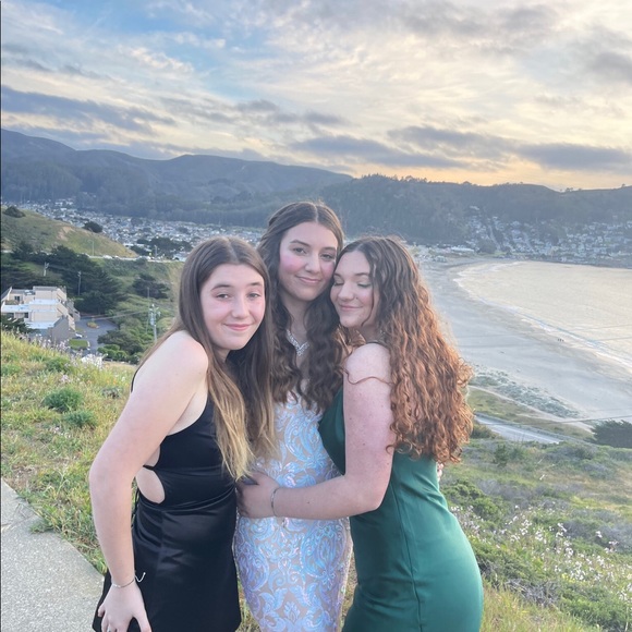 Profile Picture of Alana Heusser (@alana_heusser) on Poshmark