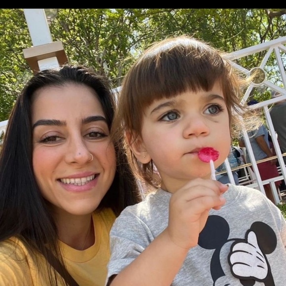 Profile Picture of @olpame.com Sanel14024@olpame.com (@sanel14024) on Poshmark