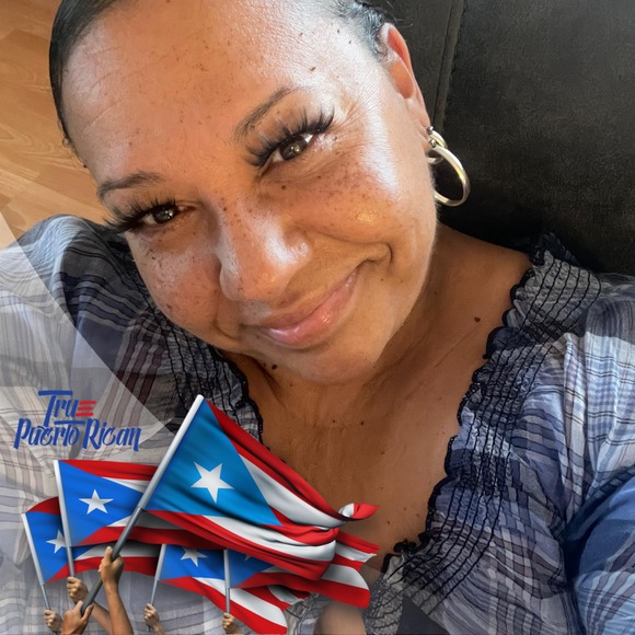 Profile Picture of La Canela (@laureanoolga) on Poshmark