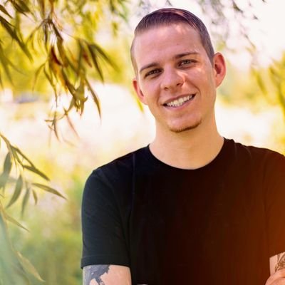 Profile Picture of Robert Hickey (@WhooeyBob) on Twitter