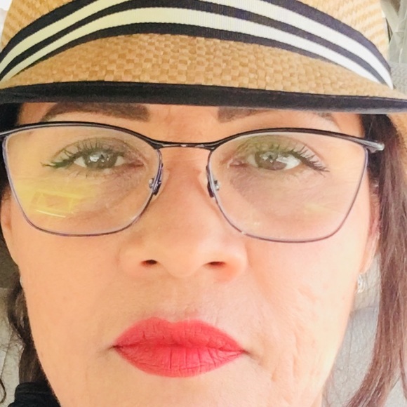 Profile Picture of Lizette Aviles (@lizaviles) on Poshmark