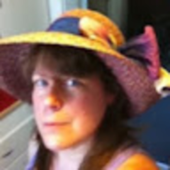 Profile Picture of Rose Weber (@rmweber01) on Poshmark