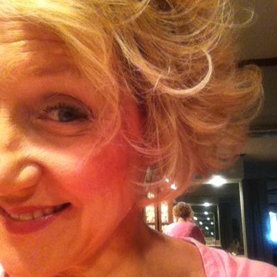 Profile Picture of Lynne Schneider (@Lynniebug50) on Twitter