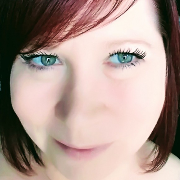 Mykelanne Foster - Poshmark Profile Picture of Mykelanne Foster (@iluvdaisies3) on Poshmark