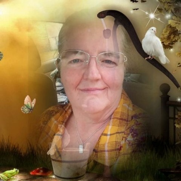 Profile Picture of Debra Long (@monarchsrfree) on Poshmark