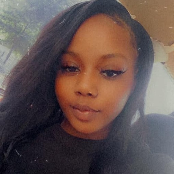 Profile Picture of Alexia Banks (@alexiabanks345) on Poshmark