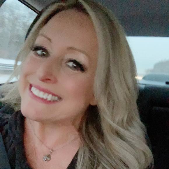 Profile Picture of Heather Greenleaf (@hbunner) on Poshmark