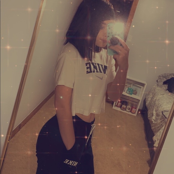 Profile Picture of Jocelyn Boardley (@jocelynrenee3) on Poshmark