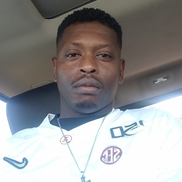 Profile Picture of Dejuan Rudolph (@dejuanrudolph) on Poshmark