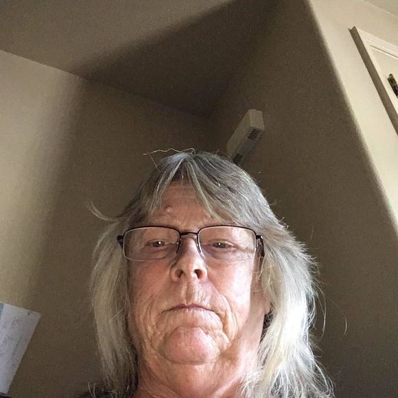 Profile Picture of Gwen Oehring (@gwenoehring1959) on Poshmark