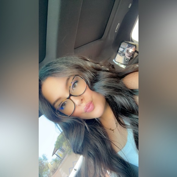 Profile Picture of Peyton Williams (@peytonwilliams9) on Poshmark