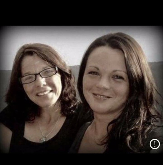 Profile Picture of Dawn Simpson (@dawesomeness) on Poshmark