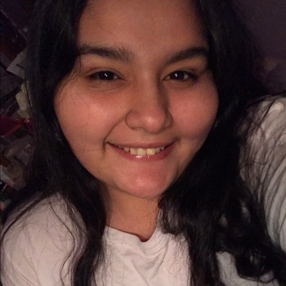 Profile Picture of Alena Hanskett (@alena7x) on Poshmark