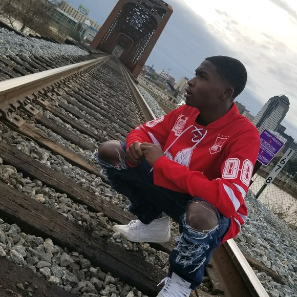 Profile Picture of Paul Alexander (@thebestpaulever) on Poshmark