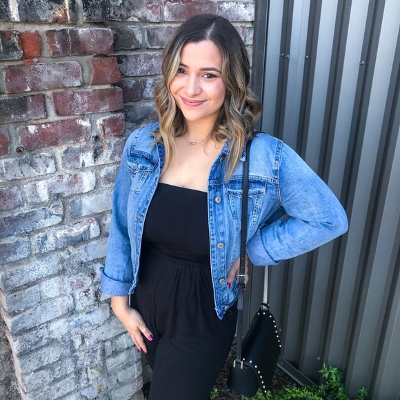 Profile Picture of Julia Sapp (@juliasapp94) on Poshmark