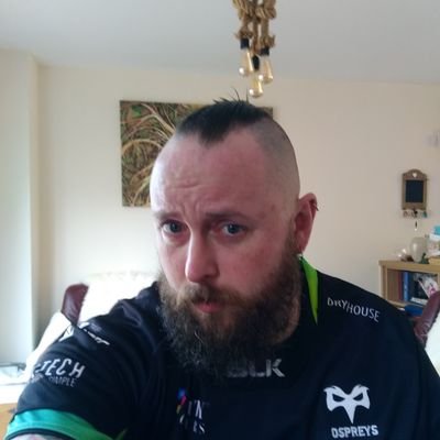 Profile Picture of Dave Garrick (@Da1bh1dh) on Twitter