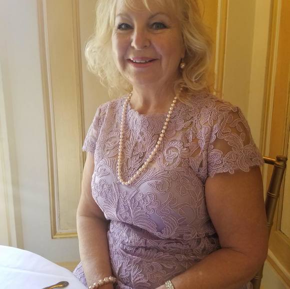 Profile Picture of Elaine Ganter (@elegantelaine) on Poshmark