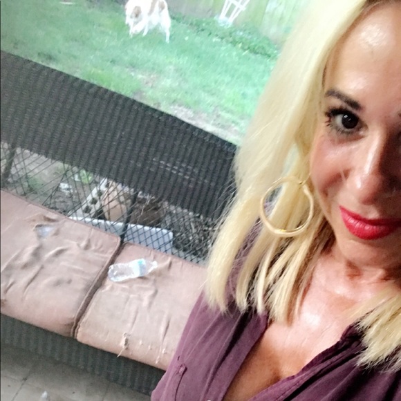 Profile Picture of Laura Denton (@lauradenton702) on Poshmark