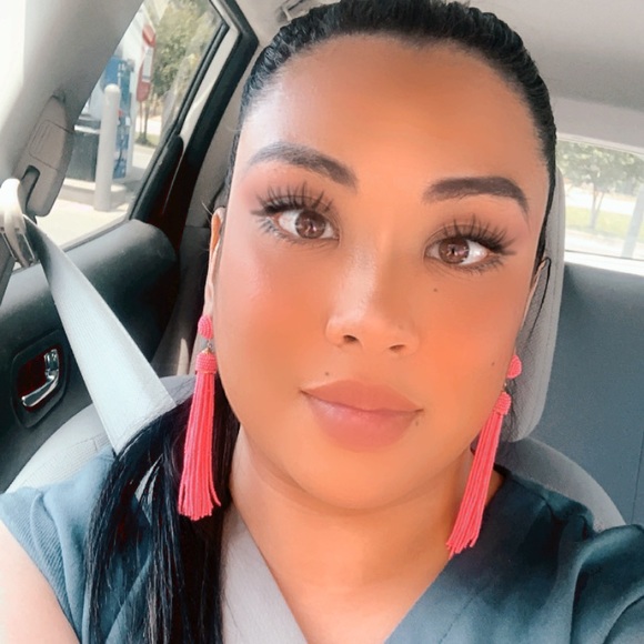Profile Picture of Christine Shatzer (@c_shatzer) on Poshmark