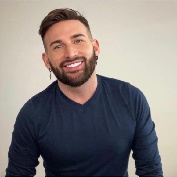 Profile Picture of Timothy Wayne (@timothysupak) on Poshmark