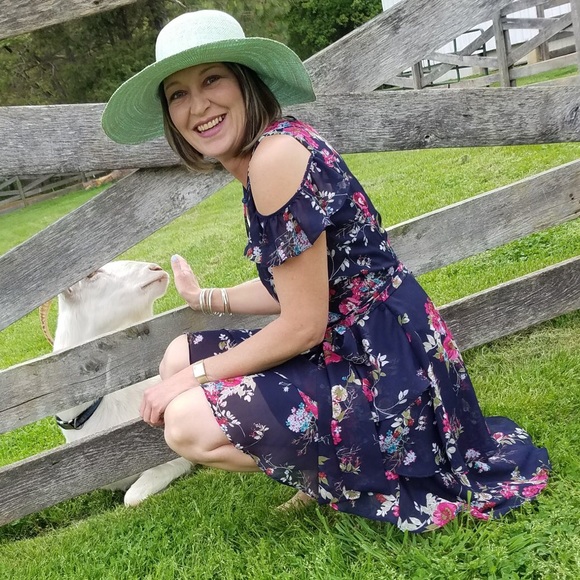 Profile Picture of Ronelle Mouton (@nellie_m) on Poshmark