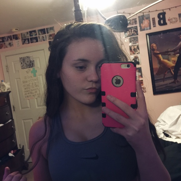Profile Picture of Barbara Huston (@barbarajeanneh) on Poshmark