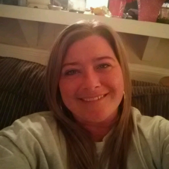Profile Picture of Stacy Carden (@stacycarden21) on Poshmark