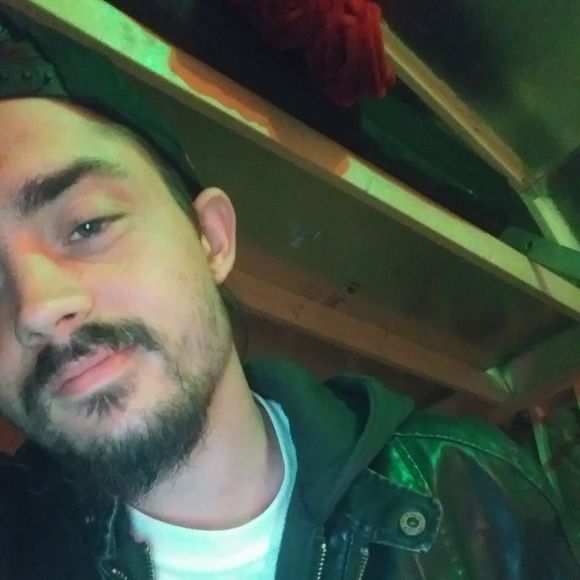 Profile Picture of Jonathan Hinton (@jonathanhinton) on Poshmark