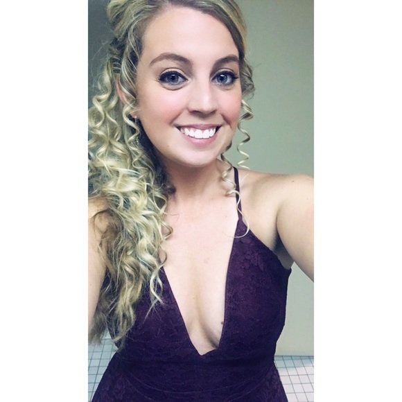 Profile Picture of Christina York (@cdyork1991) on Poshmark