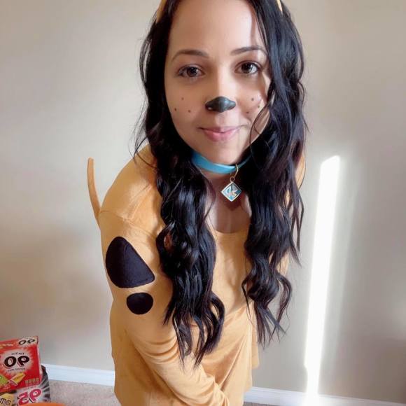 Profile Picture of Alison Attong (@alison_attong) on Poshmark