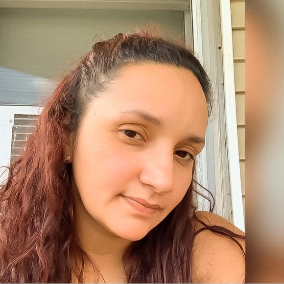 Profile Picture of Lina Taborda (@ltn0912) on Poshmark