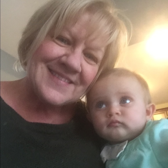 Profile Picture of Susan Manoff (@gagasue) on Poshmark